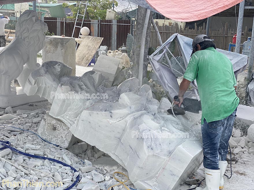 tượng cá heo phun nước bằng đá