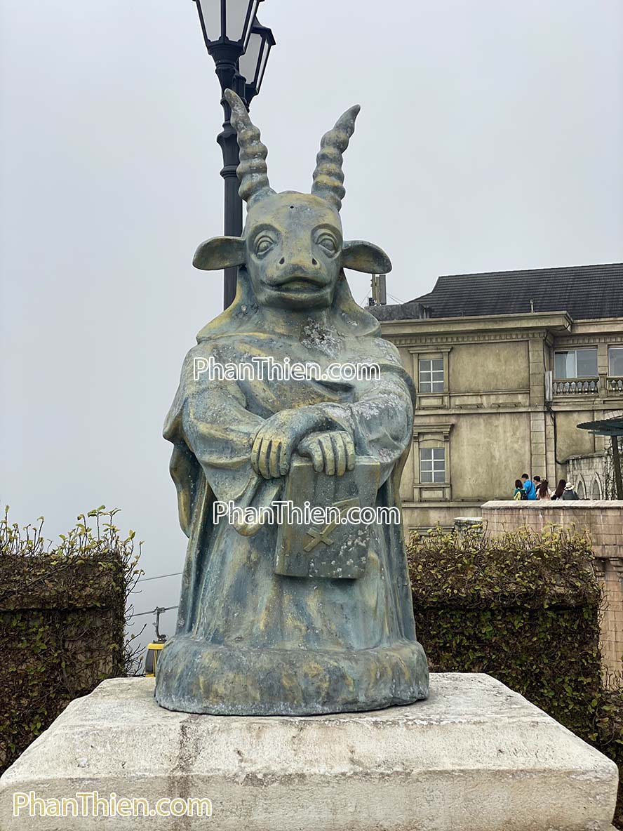 tượng dê phong thuỷ bằng đá