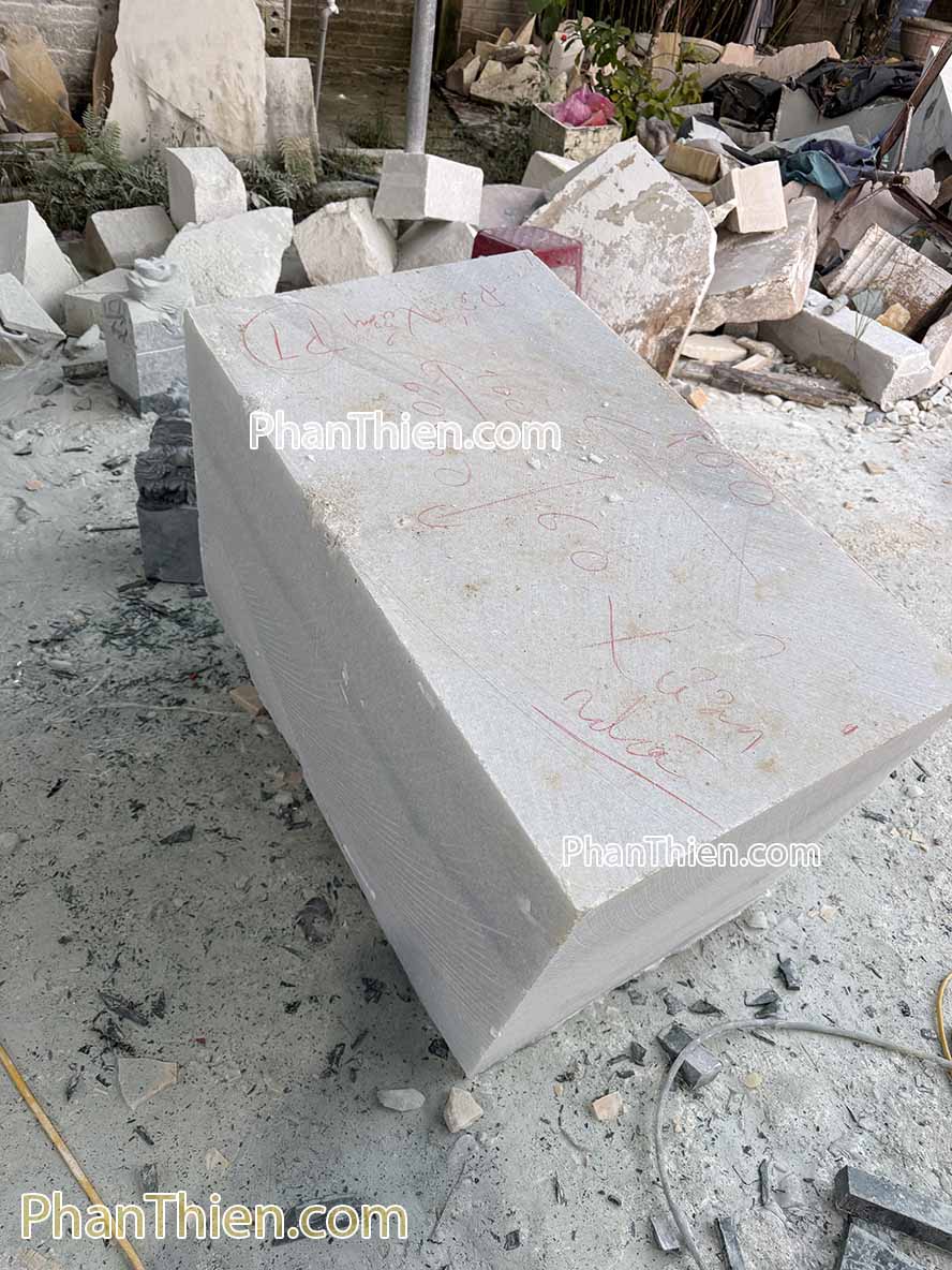 chân đế tượng đức mẹ